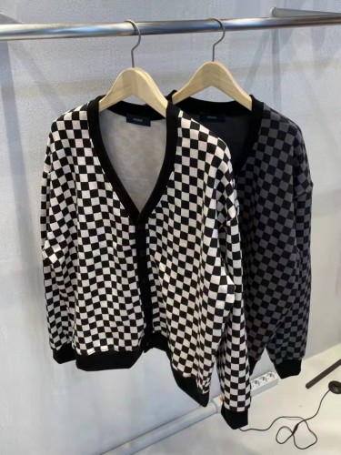 ???韓國直送 l 格仔冷衫? ??

Colour: 黑白格／黑灰格
.
Size :Free?
.
Made in Korea?????
.
?查詢or直接網上落單please inbox/wtsapp??65941751